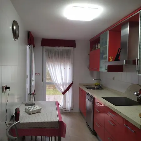 Labaro, Junto Al Parque De Cabarceno Arenal (Cantabria)