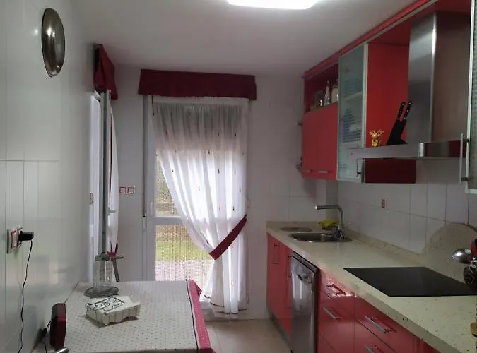 Labaro, Junto Al Parque De Cabarceno Arenal (Cantabria)